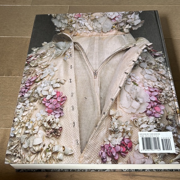 Christian Dior Large Coffee table book. - Picture 5 of 11